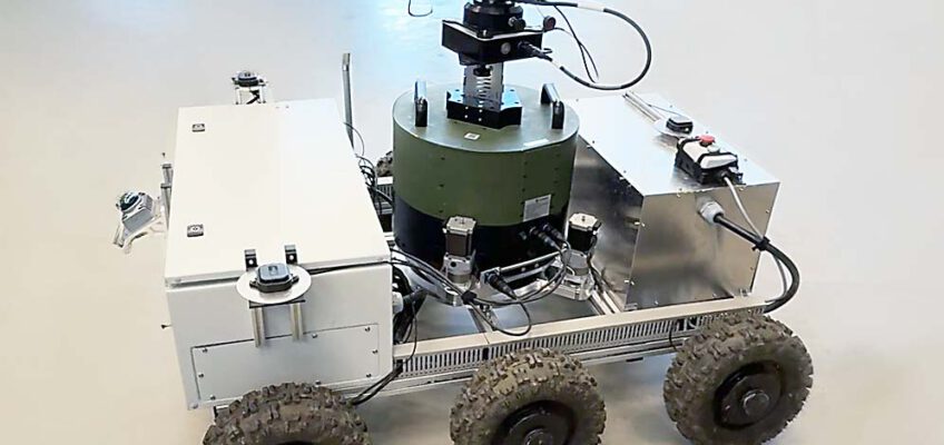 «RobInspec», Roboter zur Überwachung und Prüfung von großen PV-Anlagen.